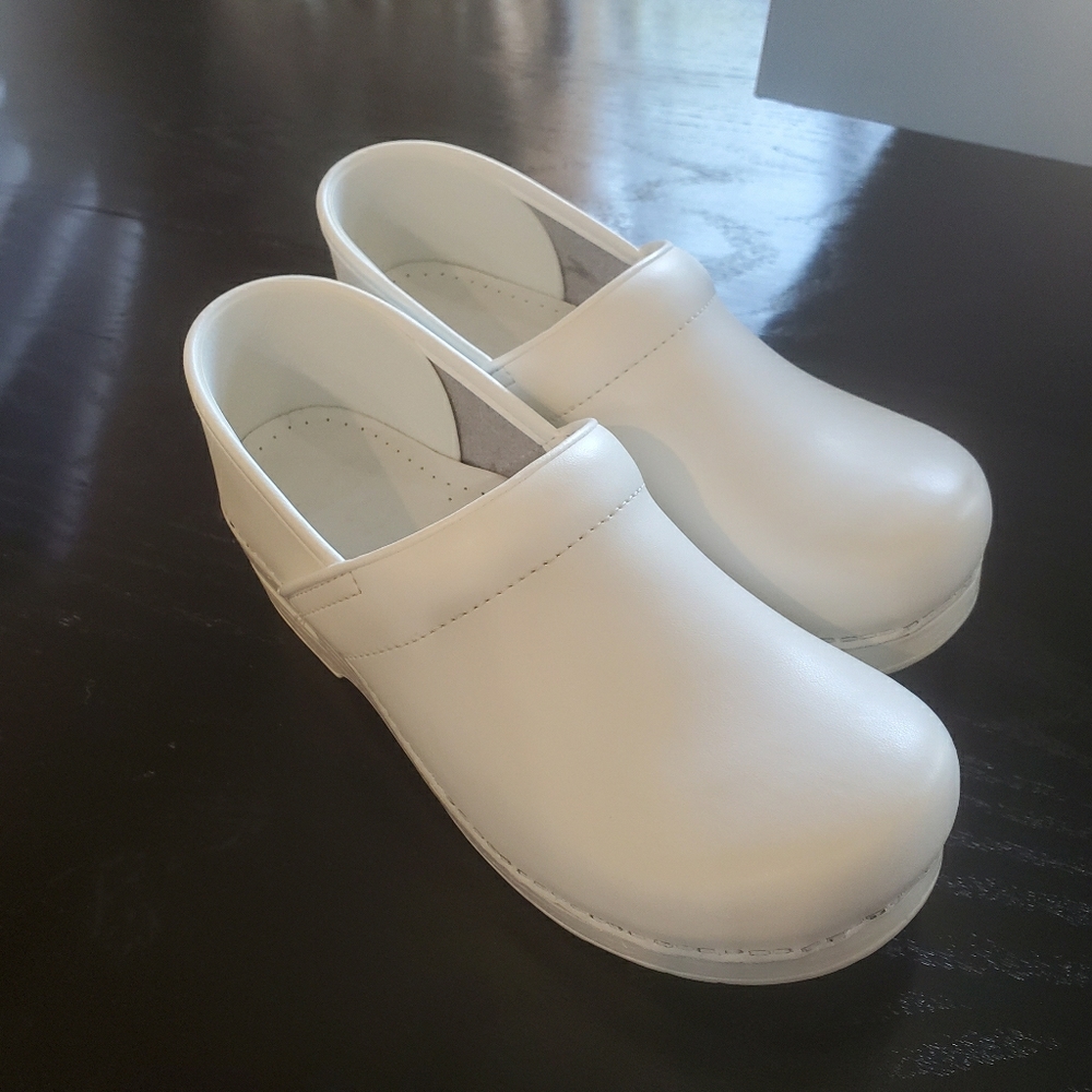 White Dansko clogs SZ 40